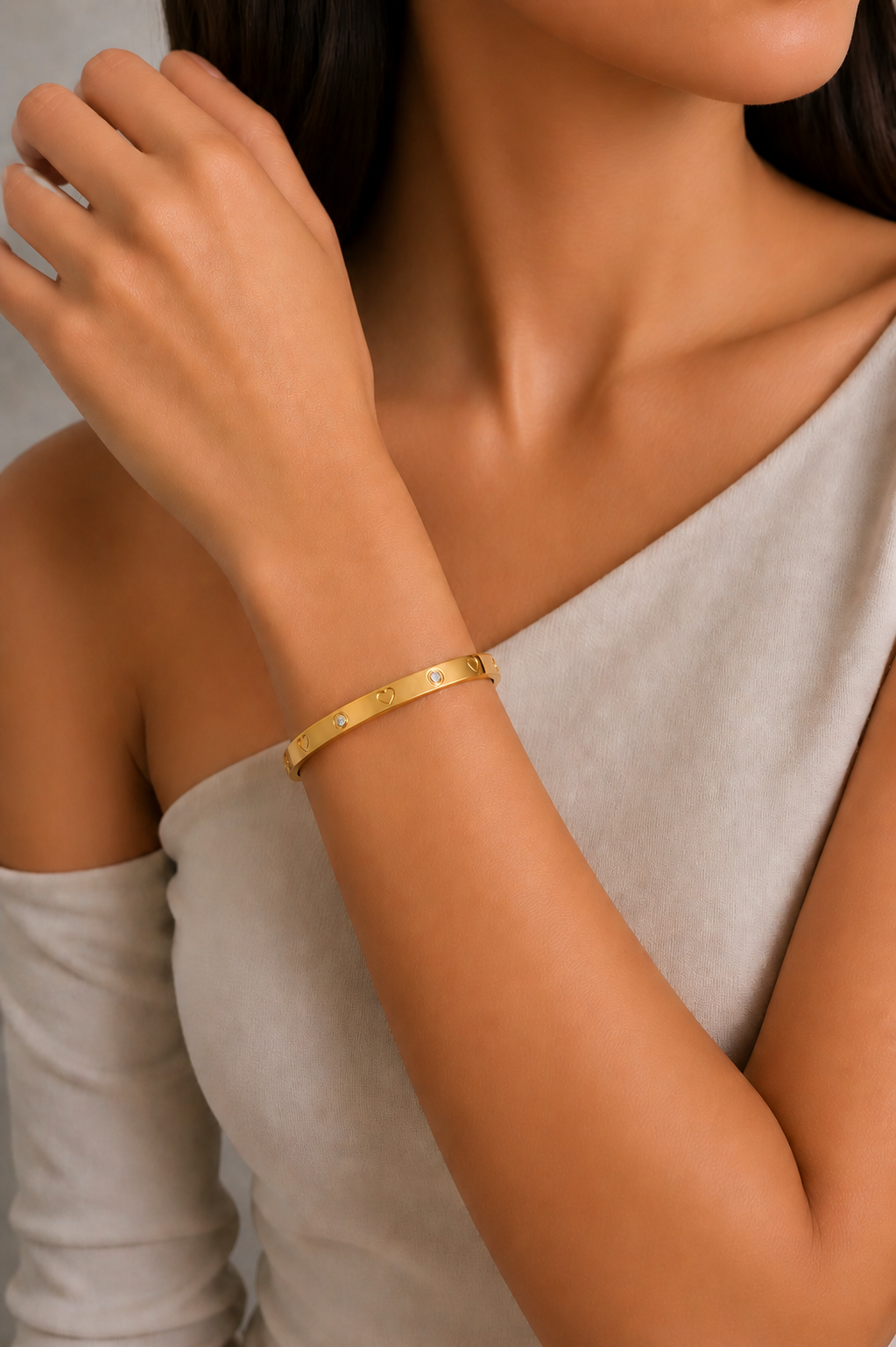 Model wearing Fendleigh Laurelle Audri Heart bracelet lifestyle shot
