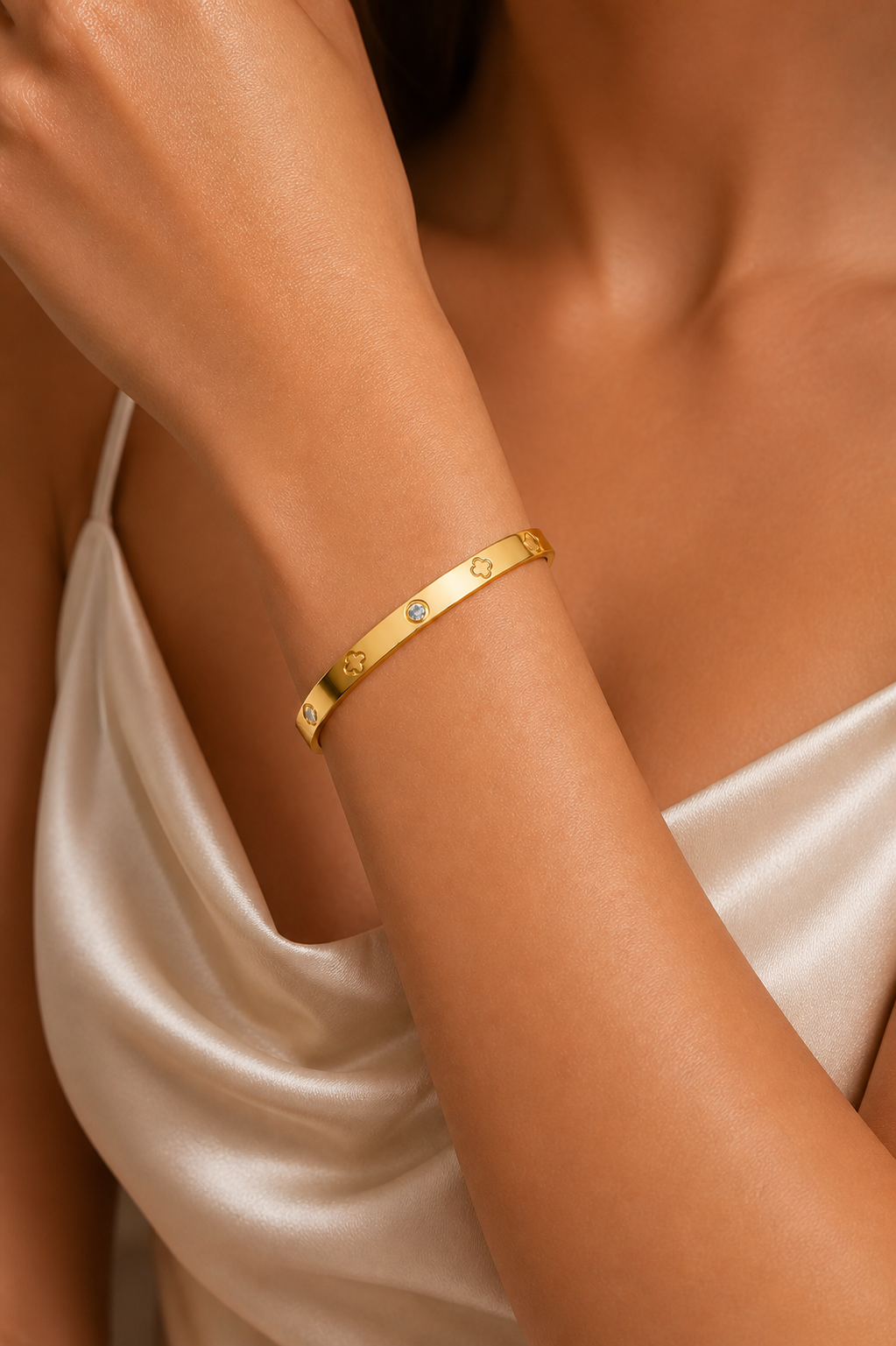 Fendleigh Laurelle Camilla Clover bracelet lifestyle shot