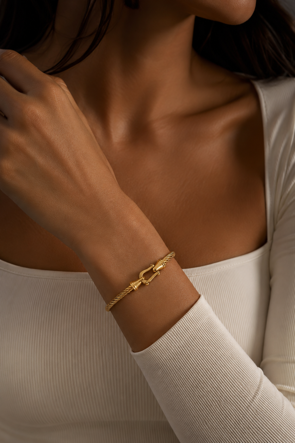 Model wearing Fendleigh Laurelle Carolina Signature horseshoe bracelet lifestyle shot