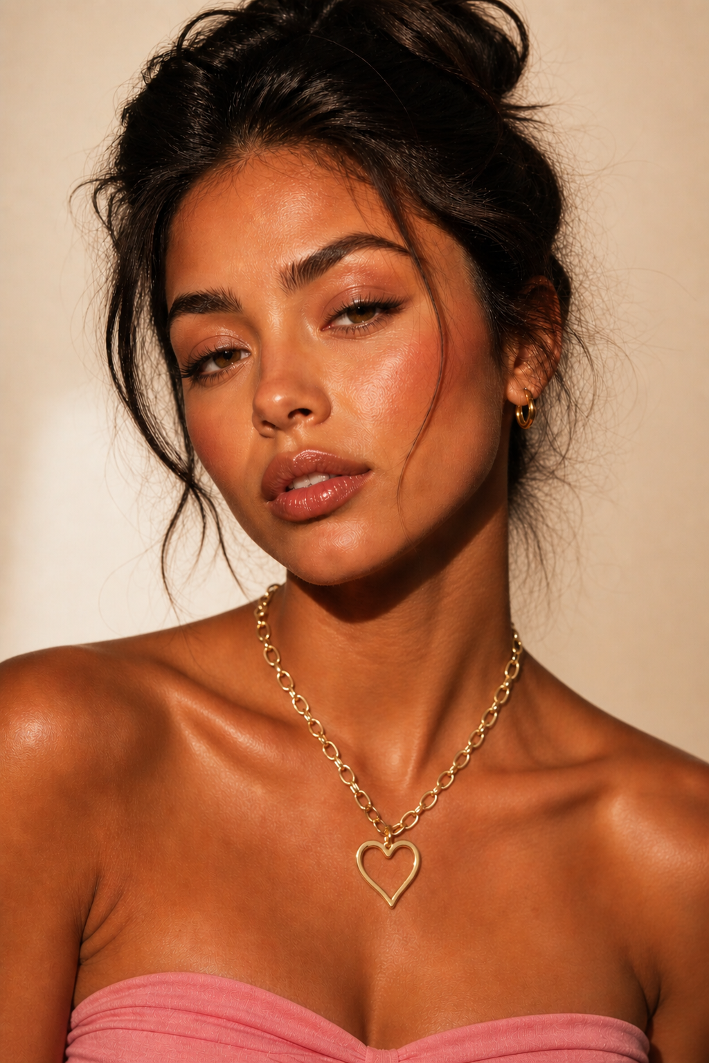 Model wearing Fendleigh Laurelle Hannah Heart necklace lifestyle shot